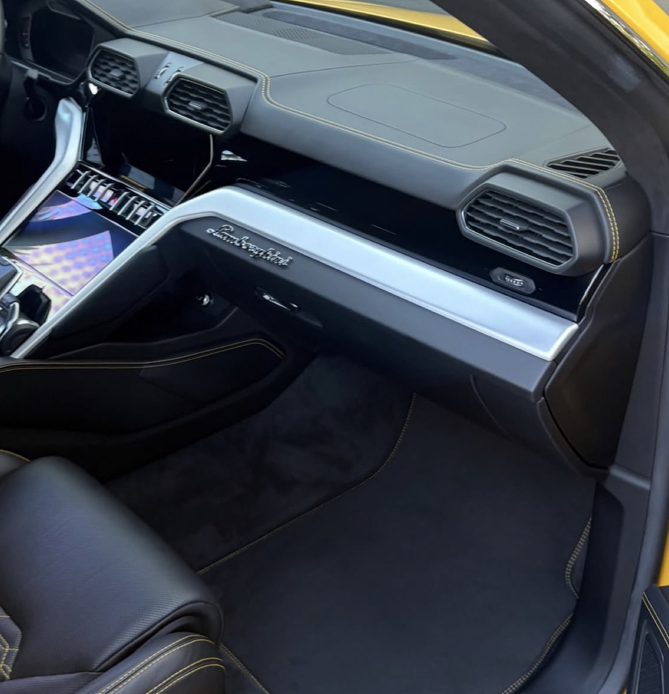Lamborghini Urus interior after a full detail